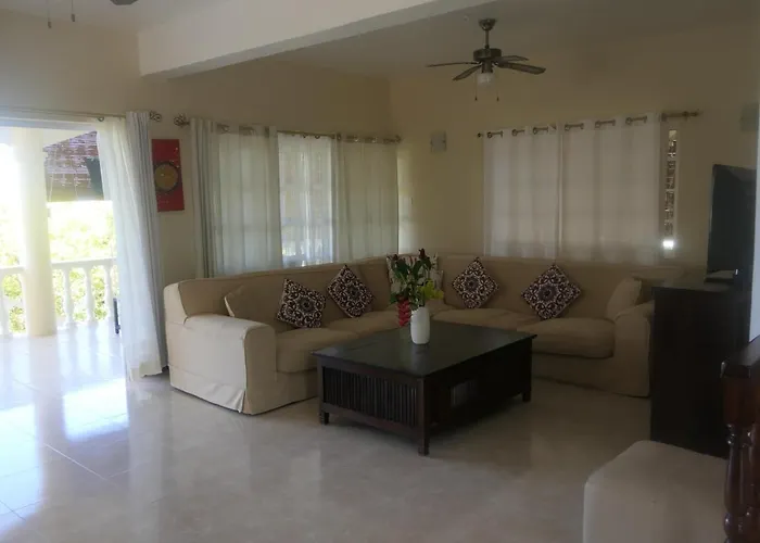 Tropical Garden Self Catering * Victoria