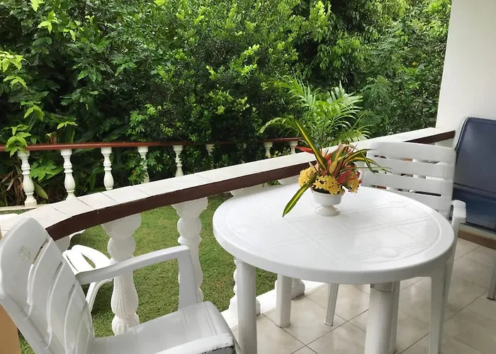 Tropical Garden Self Catering * Victoria